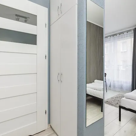 Emilii Plater Chic By Bookinghost Stettin