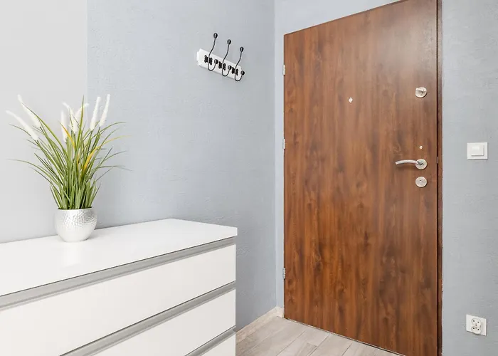 Emilii Plater Chic By Bookinghost *